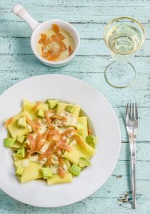 Paccheri con Salsa de Salmón ahumado y Aguacate