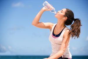 ¿Bebes suficiente líquido en verano?