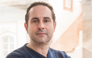 Corrección estética del pabellón auricular. Orejas sin complejo y sin cirugía.