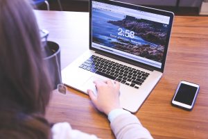 Protege a tus hijos de los peligros de internet