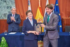 El Cabildo entrega la Medalla de Oro de la Isla a las Hermanas Hospitalarias-Complejo Acamán y al Hospital San Juan de Dios