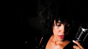 Kim Simmons: «El trabajo bien hecho es lo que te da un nombre»