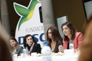 Fundación DISA resalta el papel de la mujer en la sociedad a través de Wikipedia