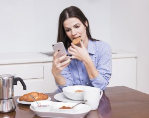 Cómo influyen las redes sociales en nuestros hábitos alimentarios