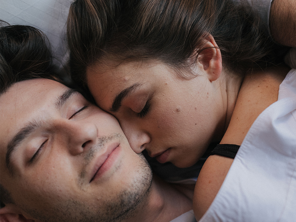 Dormir en paz es posible: La revolución láser de 20 minutos contra el ronquido